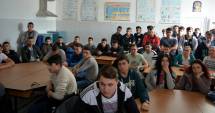 Stire din Cultură-Educație : Reprezentanții Poliției Medgidia luați la întrebări de liceeni