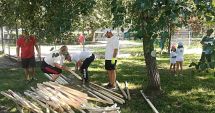 Stire din Social : Copacii din parcul de la Gară, îngrijiți  în cadrul campaniei "Trees need people. Constanta Restart"