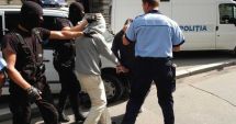 Stire din Eveniment : Un copil de 13 ani a dat un jaf de proporții. Băiatul a furat 13.000 de euro, 300 de dolari și bijuterii de valoare