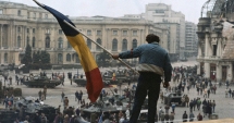 Stire din Eveniment : Klaus Iohannis: În 1989, românii au cerut în stradă "Jos comunismul!". Azi se aude iar acest strigăt