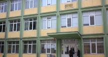 Stire din Cultură-Educație : Revoltă la Școala "Dan Barbilian". Profesorii au ajuns la limita răbdării