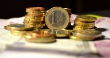 Stire din Economie : Rezerva valutară a României e mai mică cu 560 milioane de euro