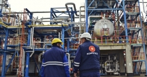 Stire din Economie : Chinezii cumpără 51% din KMG International. Vor urma investiții de 1 miliard de dolari, inclusiv la Petromidia
