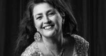 Stire din Cultură-Educație : Nefericita poveste de luptă cu cancerul a Ronei Hartner a luat sfârșit