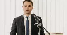 Stire din Politică-Administrație : Liberalii merg la Cotroceni fără nume de premier: „Responsabilitatea e la PSD”