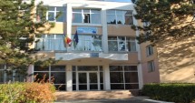 Stire din Cultură-Educație : Ce riscă elevul de la Liceul "Călinescu" care și-a intoxicat colegii cu sulf