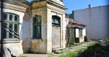 Stire din Social : SCANDALUL RUINELOR. "Am îmbătrânit în procese, clădirile au fost retrocedate după mulți ani, în stare jalnică!"
