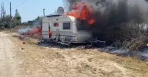 Stire din Eveniment : Incendiu violent la un parc de rulote, în 2 Mai. Intervin mai multe mașini de pompieri