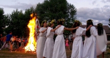 Stire din Cultură-Educație : Prima zi de RUSALII / Credincioșii prăznuiesc Pogorârea Sfântului Duh. Ce este bine să faci în aceste zile, ce trebuie să eviți