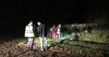 Stire din Eveniment : Cadavrul unei adolescente, descoperit la marginea unei păduri. Iubitul ei este considerat principalul suspect