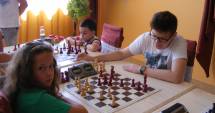 Stire din Sport : Șahiștii, lupte "crâncene" pe tablă în turneul de la Mangalia