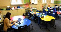 Stire din Cultură-Educație : Salarii diminuate pentru profesorii din Constanța care nu intră online