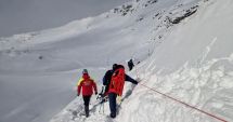 Stire din Eveniment : Avertismentele Salvamont privind riscul producerii de avalanșe, ignorate de turiști. Alţi cinci tineri, blocați pe munte