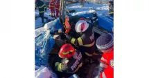 Stire din Eveniment : Pompierii au salvat o persoană prinsă sub un acoperiș prăbușit