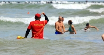 Salvatori pe stomacul gol. Salvamarii părăsesc plajele după ce primăriile  