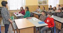 Stire din Cultură-Educație : Copiii deștepți ai Constanței ies la "luptă".  Sute de elevi implicați în olimpiade și concursuri școlare