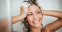 Stire din Sănătate : Șamponul fără sulfați, recomandat persoanelor cu scalp sensibil