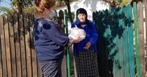 Stire din Politică-Administrație : Primăria Saraiu a oferit pachete cu alimente bătrânilor din localitate