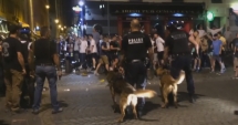 Stire din Sport : EURO 2016 / VIDEO. Fanii englezi au provocat primul incident. S-au bătut cu localnicii