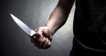 Stire din Eveniment : Scandal de la băutură. A pus mâna pe un cuțit și și-a înjunghiat colegul