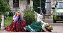 Stire din Actualitate : Scandal în Italia: Românce ținute într-o cușcă exact ca animalele