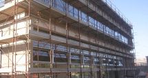 Stire din Eveniment : A căzut de pe schelă, de la 11 metri înălţime. Muncitorul nu a avut nicio şansă de supravieţuire