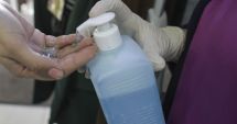 Stire din Cultură-Educație : Veste bună pentru români. Guvernul va deconta măștile și dezinfectanții