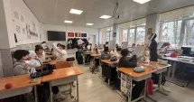Stire din Cultură-Educație : Avertisment pentru elevii constănțeni. Cum ajunge telefonul să controleze mintea copiilor