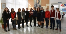 Stire din Cultură-Educație : Elevii "Activi  în comunitate" nominalizați  la Gala Voluntarilor