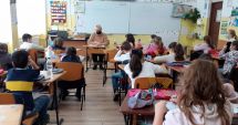 Stire din Cultură-Educație : Elevii Școlii nr. 40 au citit alături de actorii Teatrului de Stat