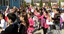 Stire din Cultură-Educație : "O zi fără catalog" la Valu lui Traian