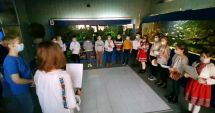 Stire din Cultură-Educație : Activitate cultural-artistică dedicată Unirii, la Acvariu, realizată de elevi ai Școlii „Viceamiral Ioan Murgescu”