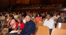 Stire din Cultură-Educație : Anul școlar începe cu promisiuni de la ISJ: tablete pentru toți elevii  și baze sportive