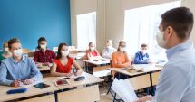 Stire din Cultură-Educație : Şcolile distribuie chestionarele pentru părinţi, dacă vor să îi vaccineze pe elevi