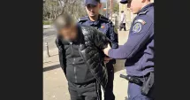 Stire din Eveniment : Tiktokerul Mogoșu din Constanța, prins de polițiști după ce a ieșit „la plimbare” cu brățara de monitorizare activă