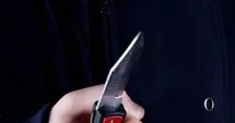 Stire din Eveniment : Minor de 14 ani arestat după ce a atacat cu briceagul un tânăr de 19 ani într-un centru comercial