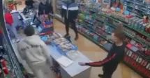 Stire din Eveniment : Incident într-un magazin. O angajată a fost agresată, iar un bărbat a fost arestat preventiv