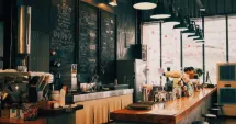 Stire din Actualitate : Coffee shop-ul modern - cum să îl amenajezi pentru succes. Plus de ce ai nevoie de un aparat frigorific profesional
