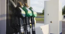 Stire din Economie : Avertisment dur pentru șoferi. Prețul motorinei explodează din nou, se apropie de 10 lei