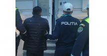 Stire din Eveniment : Un șofer fără permis a încercat să fugă de polițiști. Acum este după gratii