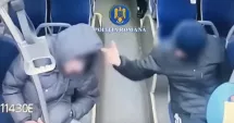 Stire din Eveniment : Tânăr constănțean, reținut după ce a furat ceasul unui bărbat care dormea în autobuz