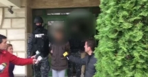 Stire din Eveniment : DEZVĂLUIRI ÎNFIORĂTOARE despre autostopiștii criminali: au făcut chef după măcel. Și-au jurat să fie secretul lor că au ucis