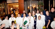 Stire din Sport : Scrima, un sport al eleganței, modelator de caractere puternice