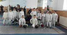 Stire din Sport : Scrimerii constănțeni  și-au disputat  Cupa Moș Crăciun