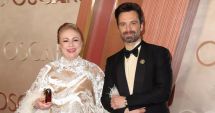 Stire din Actualitate : Sebastian Stan a defilat cu mama sa pe covorul roșu de la Premiile Oscar. Românul nu a câștigat trofeul