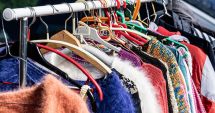 Stire din Actualitate : Românii cumpără tot mai des haine second-hand. Preţurile încep de la câţiva lei