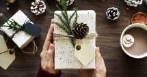 Stire din Social : Secret Santa. Câți bani investim în cadourile pentru colegi