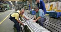 Stire din Economie : Sectorul manufacturier  a tras industria după el