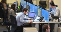 Stire din Economie : Sectorul informatic conduce în topul câștigurilor salariale