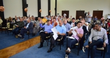 Stire din Politică-Administrație : Consilierii județenii au împărțit bani primarilor pentru investiții locale